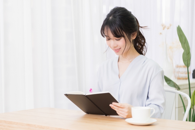 読書をする女性